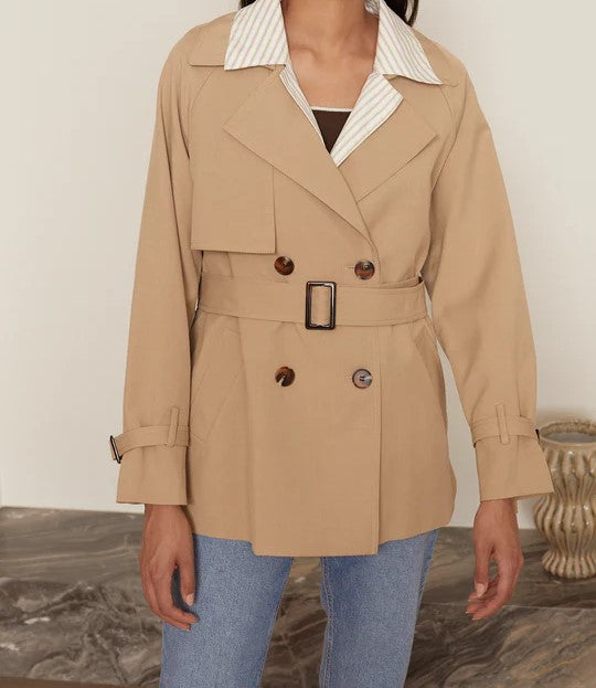 Gabardina Corta Clásica Beige