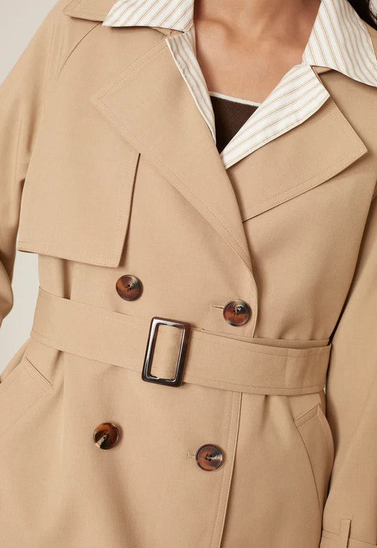 Gabardina Corta Clásica Beige