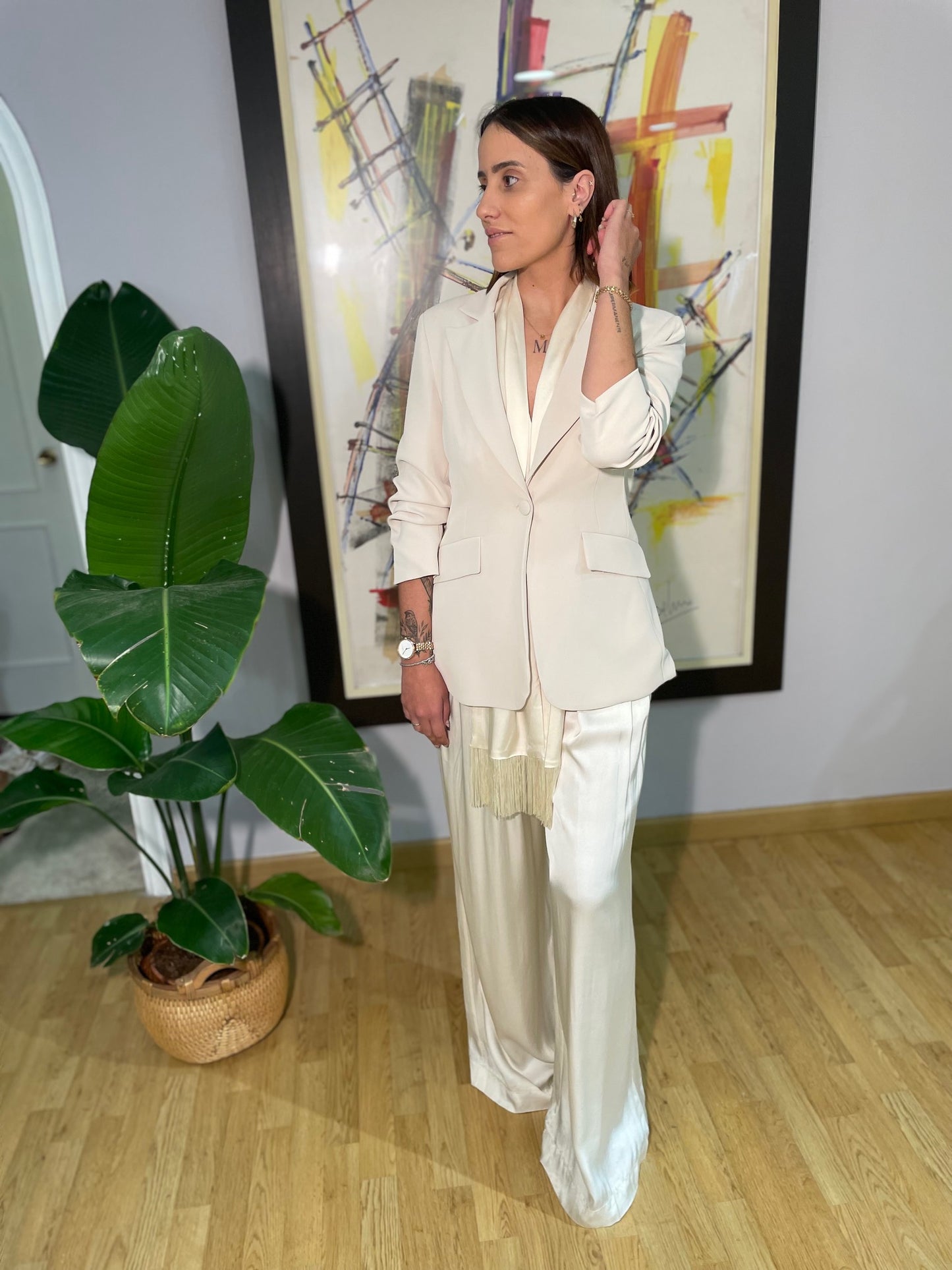 Traje_Solapa_Beige_Maria_Pajaro_Imagen2